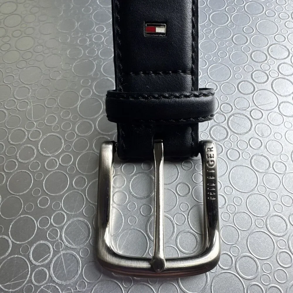 Tommy Hilfiger Mens Black Coated Leather Dress Belt Size 42 105 Vintage Preppy